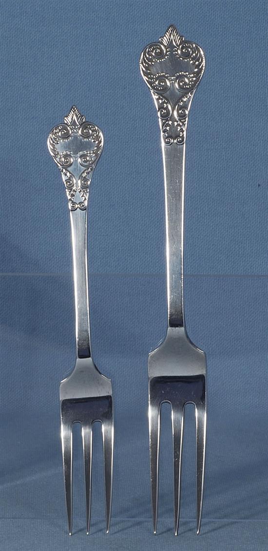 A George V silver canteen of 17th century style lace back trefid pattern cutlery, 110oz/ 3430 grams.